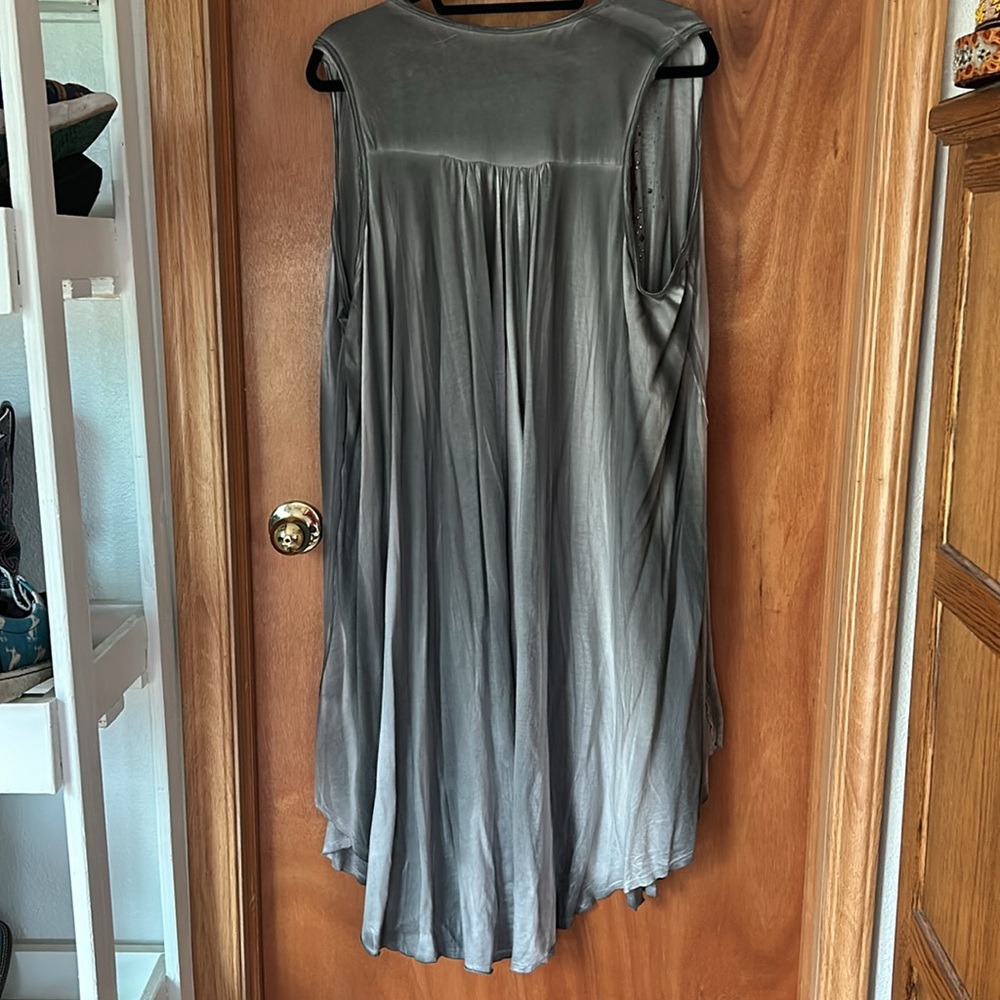 Voice of California. Gray ombré duster with stud accent on front. Size large - Picture 5 of 6